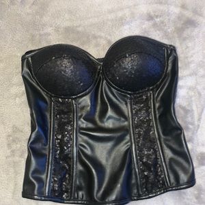 Women’s black strapless top